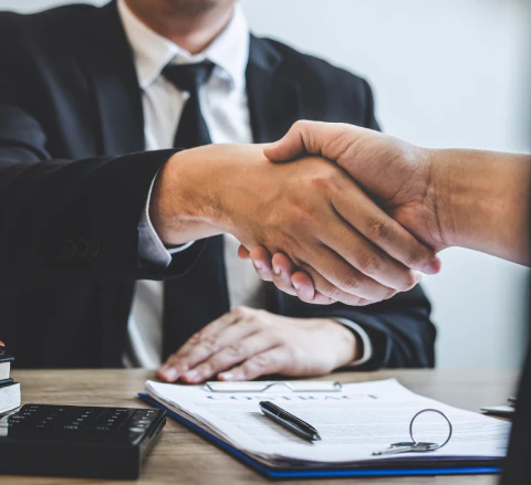 client-shaking-hands-with-his-appraiser-rome-ga